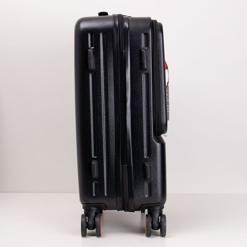 Mala de Viagem Preta Com Adesivos