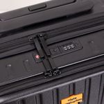 Mala de Viagem Preta Com Adesivos