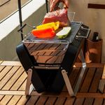 Churrasqueira Portátil Fazendo Churrasco