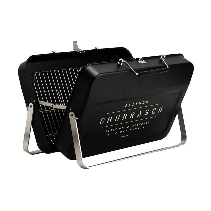 Churrasqueira Portátil Fazendo Churrasco