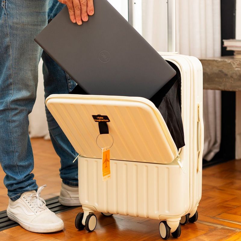 Mala de Viagem Off White Com Adesivos