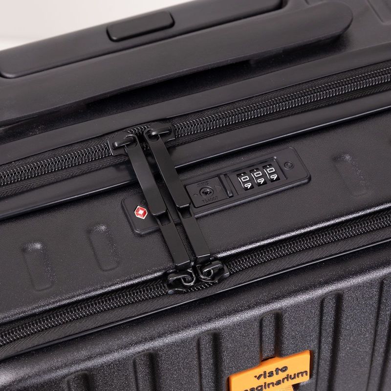 Mala de Viagem Preta Com Adesivos