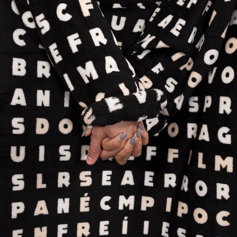 Manta Casal Preta Com Manga Caça Palavras