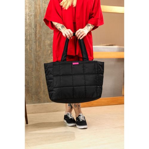 Bolsa Matelassê Preta Com Detalhes Pink