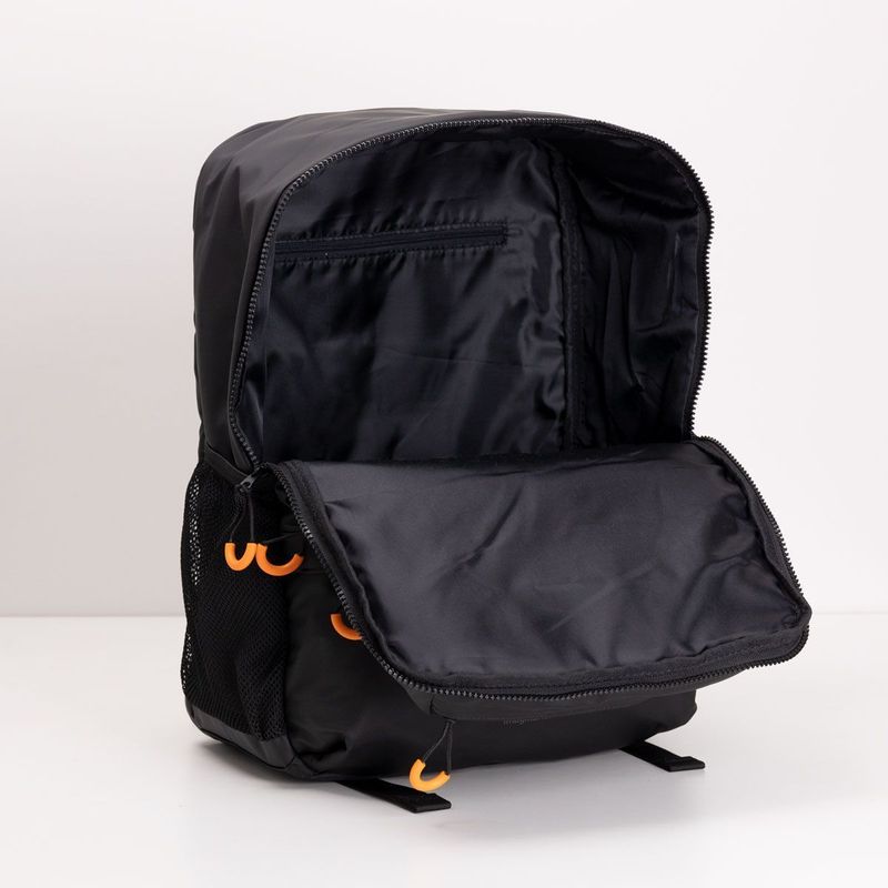 Mochila Emborrachada Bolsos Preto